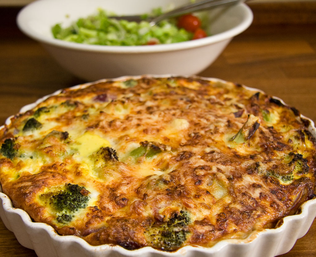 Æggetærte med rødløg, broccoli og bacon (uden dej)