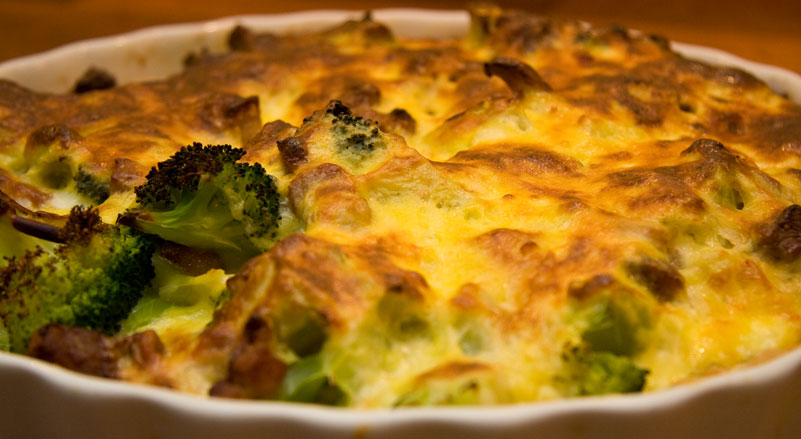 Grøntsagstærte med bacon (med dej)